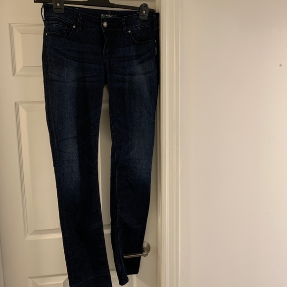 Blue Jeans - Picture 2 of 6